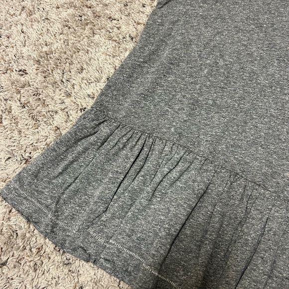 The Great. ruffle tee in heather grey - Picture 3 of 7